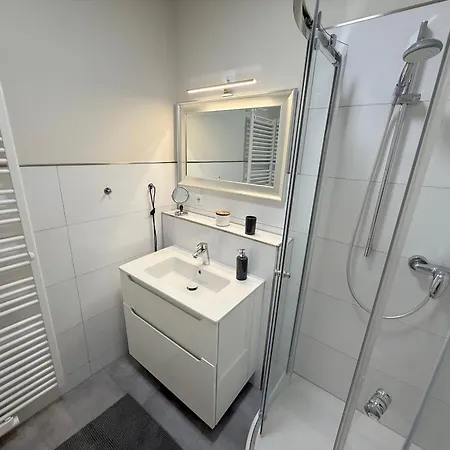 Apartment Grüntal 8, Whg 1 *